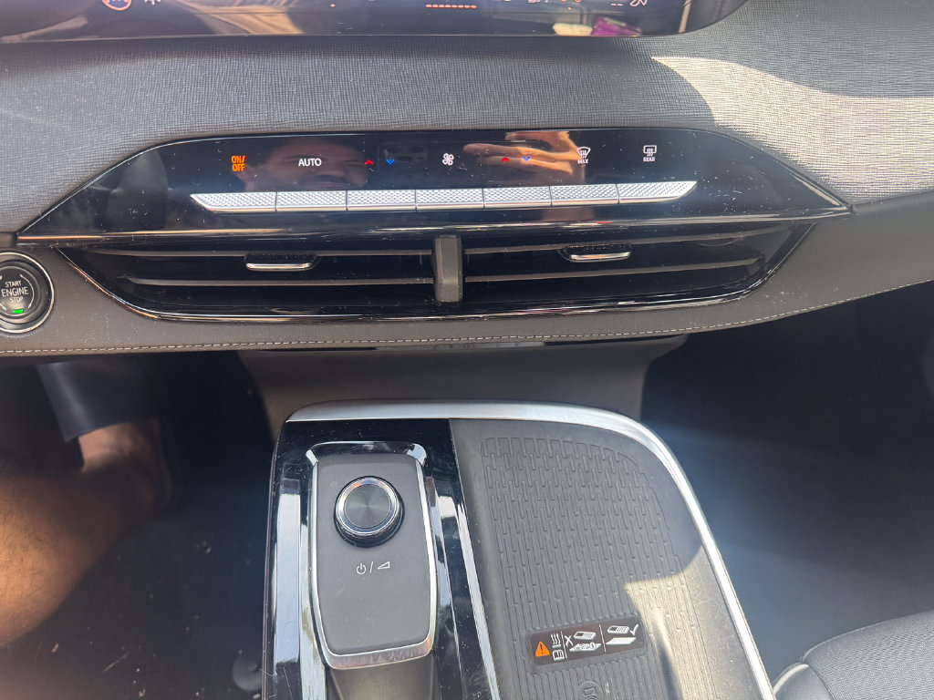 Used 2025 Buick Enclave Preferred AWD/4WD image 19