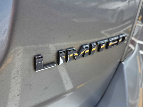Used 2010 Ford Edge Limited FWD image 17