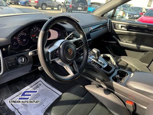 Used 2023 Porsche Cayenne Platinum Edition image 19