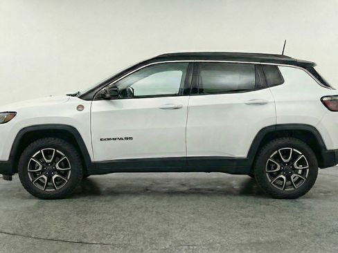 Used 2025 Jeep Compass Trailhawk AWD/4WD image 5