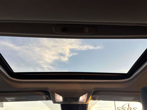 Used 2022 Toyota RAV4 XLE w/ Convenience Package image 8