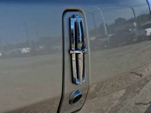 Used 2011 Lincoln MKX 2WD w/ 101A Rapid Spec Order Code image 28