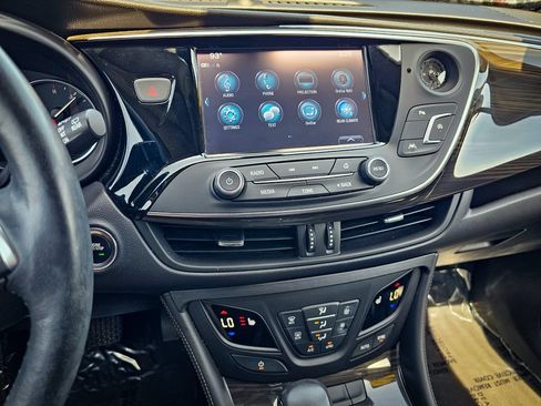 Used 2020 Buick Envision Premium AWD/4WD image 19