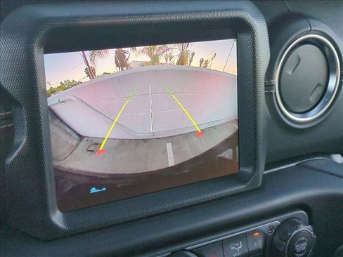 Used 2023 Jeep Wrangler Sahara image 14