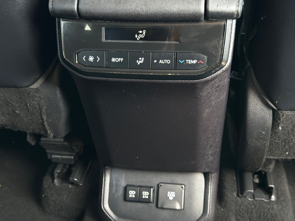 Used 2021 Toyota Highlander Limited AWD/4WD image 17