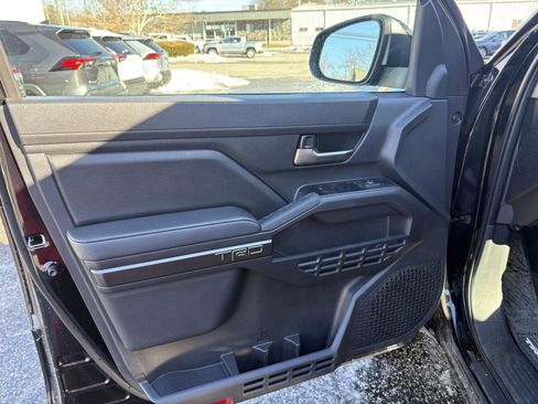 Used 2025 Toyota Tacoma TRD Off-Road image 9