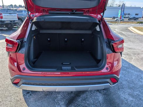New 2026 Chevrolet Trax LT w/ Sunroof Package image 9