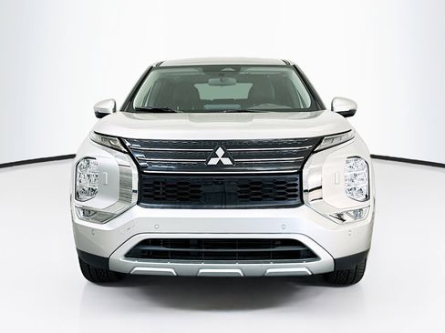 Used 2024 Mitsubishi Outlander SE AWD/4WD image 2