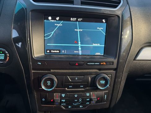 Used 2017 Ford Explorer XLT w/ Equipment Group 202A image 12