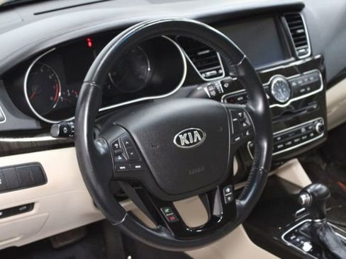 Used 2016 Kia Cadenza image 11