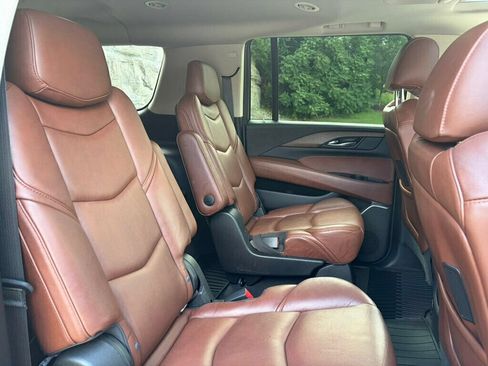 Used 2019 Cadillac Escalade ESV Premium Luxury AWD/4WD image 16