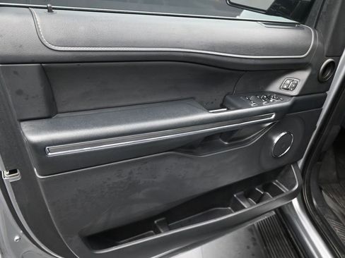 Used 2024 Ford Expedition XLT image 10