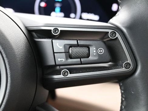 Used 2025 Porsche Taycan image 23