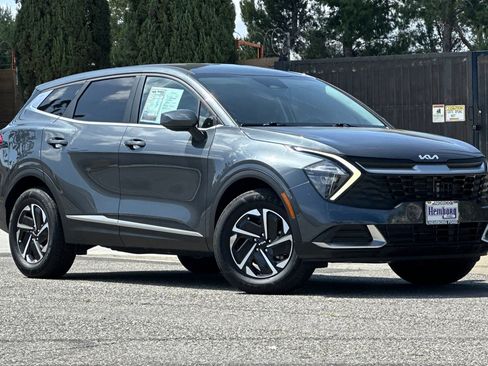 Used 2023 Kia Sportage LX AWD/4WD image 2