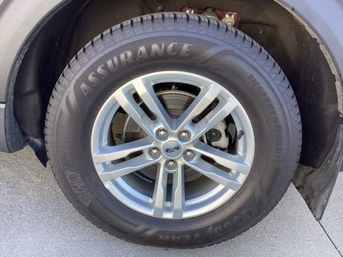 Used 2022 Ford Explorer XLT w/ Equipment Group 202A AWD/4WD image 7