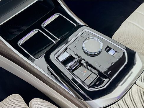 Certified 2024 BMW 760i xDrive w/ Executive Package AWD/4WD image 17