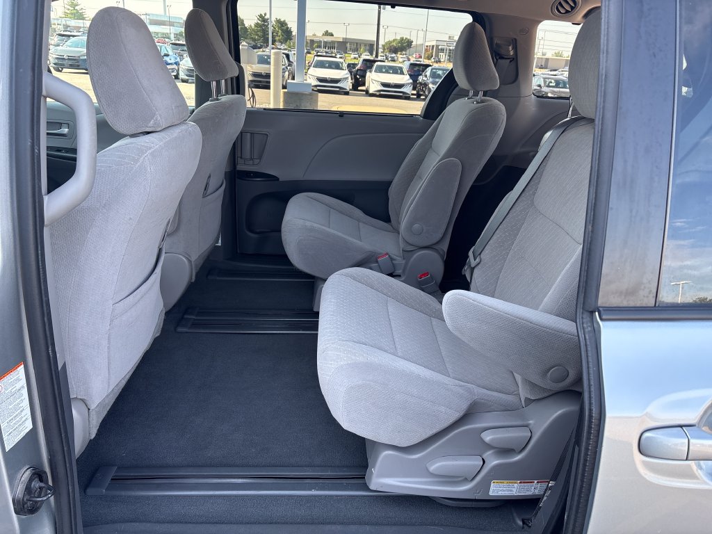 Used 2020 Toyota Sienna LE FWD image 25
