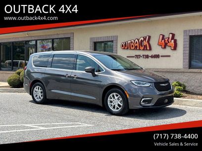 Used 2023 Chrysler Pacifica Touring-L