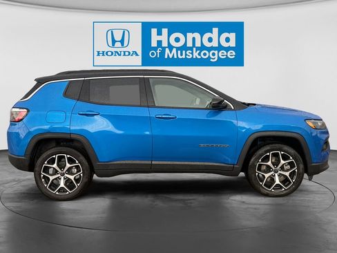Used 2025 Jeep Compass Limited AWD/4WD image 7