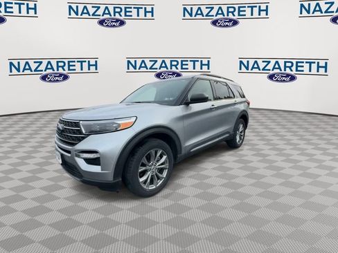 Used 2022 Ford Explorer XLT w/ Equipment Group 202A image 4