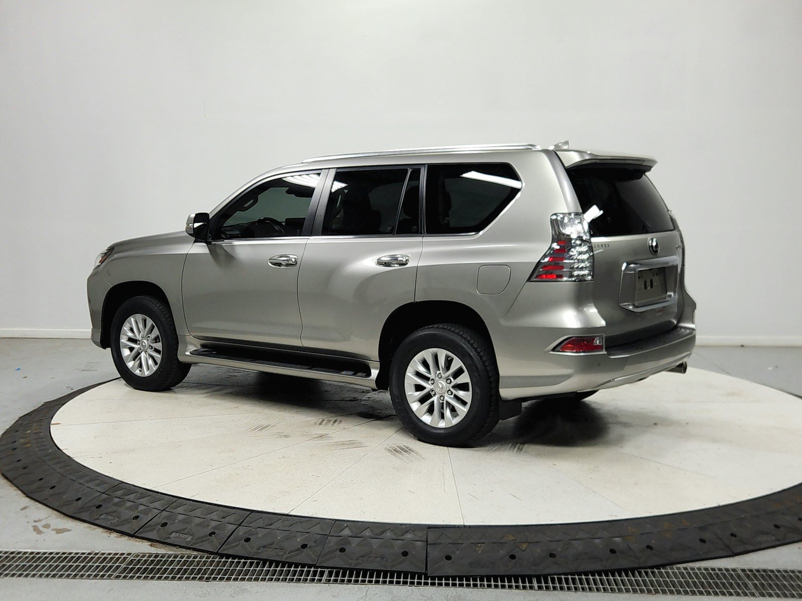 Used 2023 Lexus GX 460 Premium w/ Premium Package AWD/4WD image 6