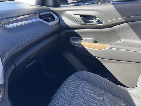 Used 2023 GMC Acadia SLE image 15