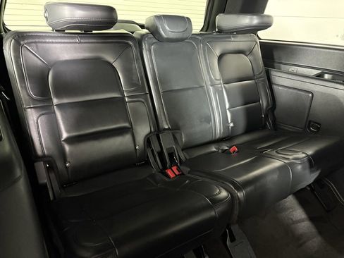 Used 2023 Lincoln Navigator Reserve image 18