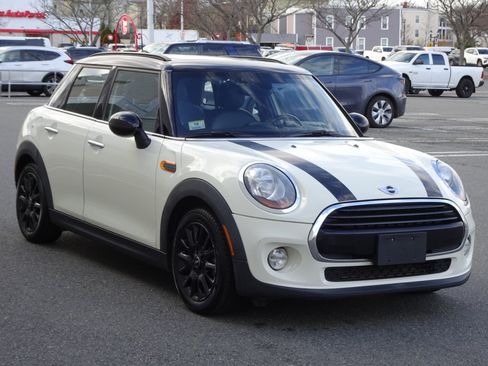 Used 2016 MINI Cooper 4-Door Hardtop image 3