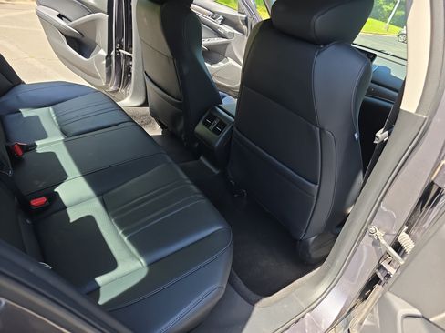 Used 2018 Honda Accord Touring image 11