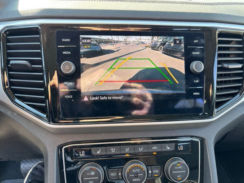 Used 2023 Volkswagen Atlas SE w/ Panoramic Sunroof Package image 11