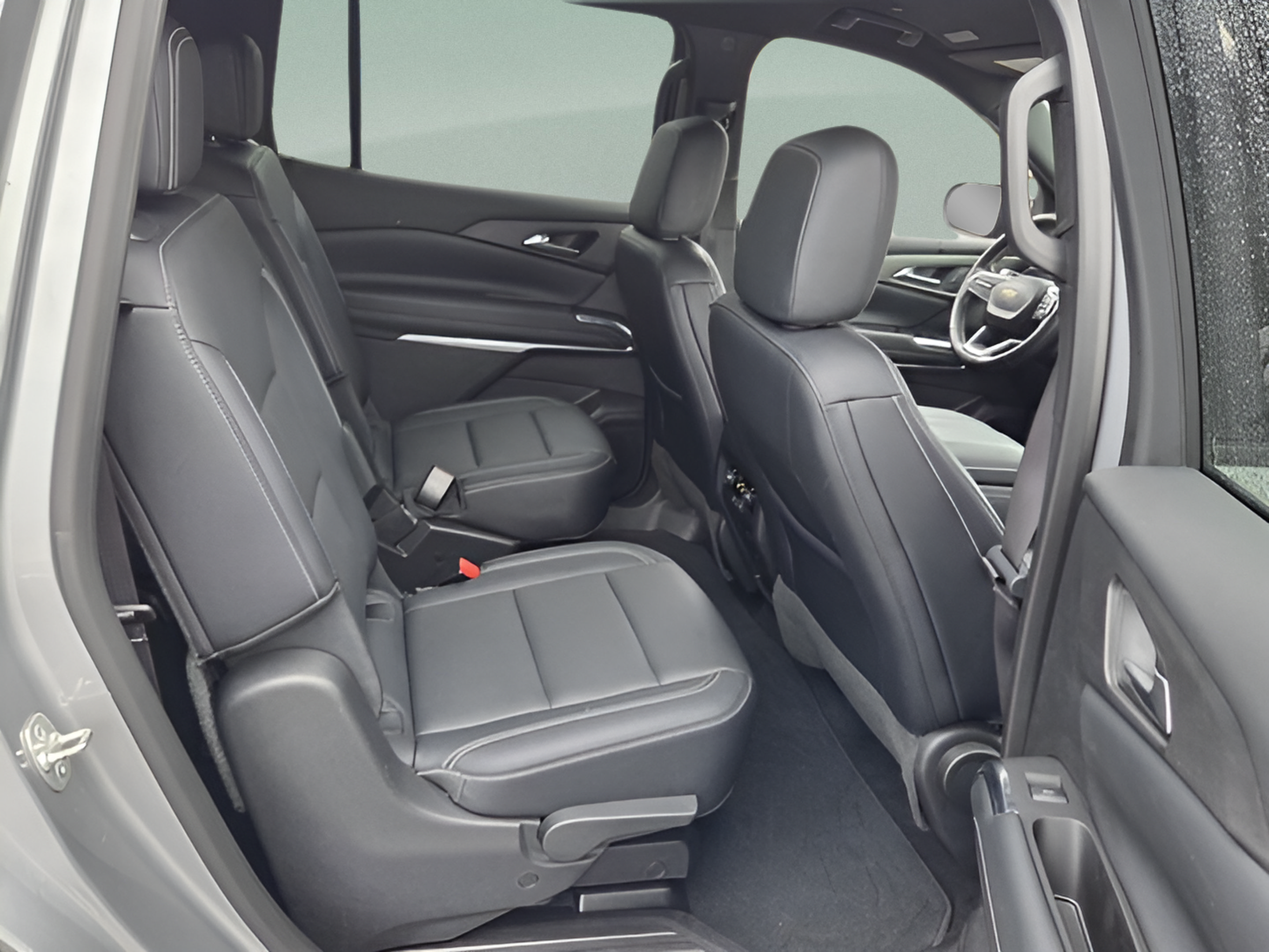 Used 2025 Chevrolet Traverse LT AWD/4WD image 14