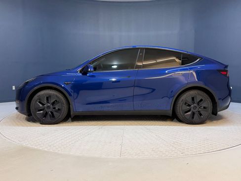Used 2024 Tesla Model Y Long Range AWD/4WD image 2