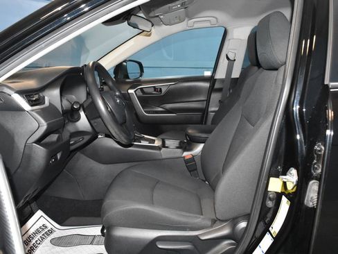 Used 2021 Toyota RAV4 LE w/ Carpet Mat Package (TMS) AWD/4WD image 6