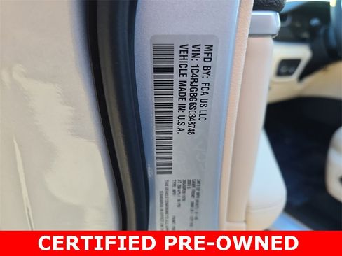 Used 2025 Jeep Grand Cherokee Limited w/ Black Appearance Package image 36