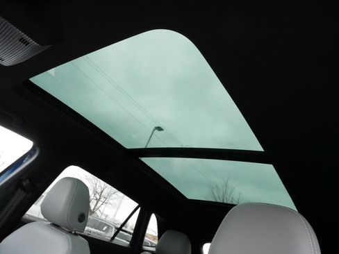 Certified 2025 Volkswagen Atlas Cross Sport SEL R-Line image 34