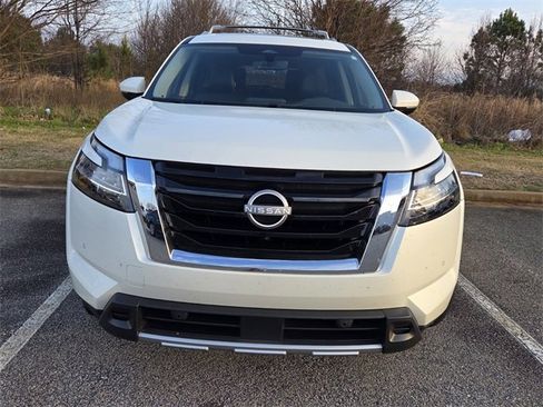 Used 2024 Nissan Pathfinder SL w/ SL Premium Package image 2