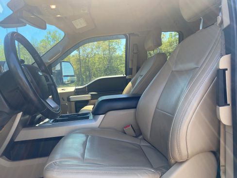 Used 2017 Ford F250 Lariat w/ Tow Technology Bundle image 8