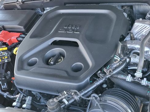 Used 2025 Jeep Wrangler Sport S image 29