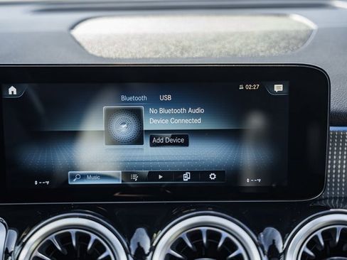 Used 2022 Mercedes-Benz GLB 250 GLB 250 image 23