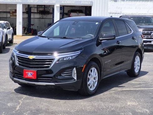 Used 2022 Chevrolet Equinox LT FWD image 2