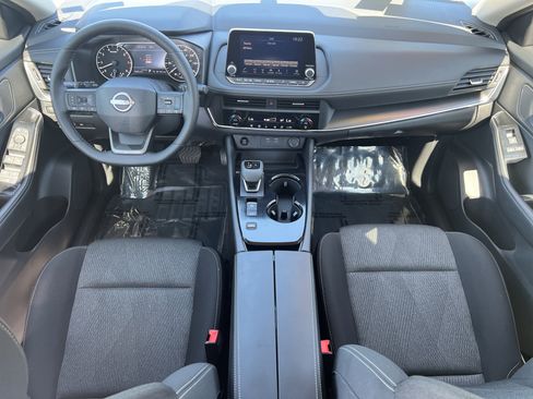 Used 2025 Nissan Rogue SV FWD image 18