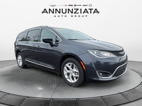 Used 2020 Chrysler Pacifica Touring-L Plus w/ Tire & Wheel Group image 7