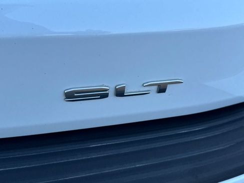 Used 2024 GMC Yukon SLT w/ SLT Luxury Package AWD/4WD image 6