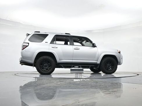 Used 2022 Toyota 4Runner SR5 AWD/4WD image 31