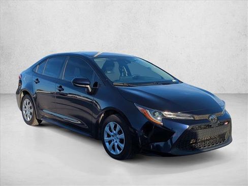Used 2022 Toyota Corolla LE image 3