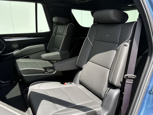New 2026 Cadillac Escalade Luxury AWD/4WD image 13