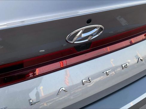 Used 2023 Hyundai Elantra SEL FWD image 28