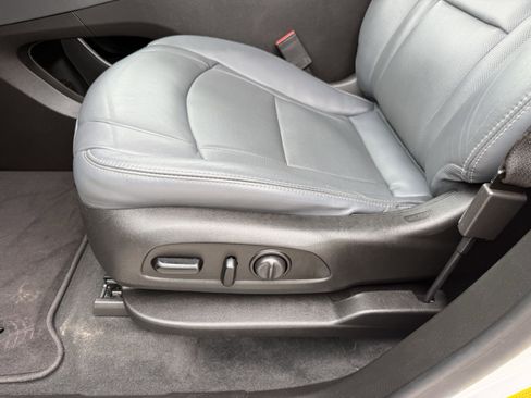 Used 2020 Buick Enclave Essence w/ Sport Touring Edition image 28