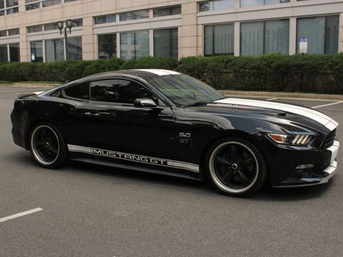 Used 2016 Ford Mustang GT RWD image 2