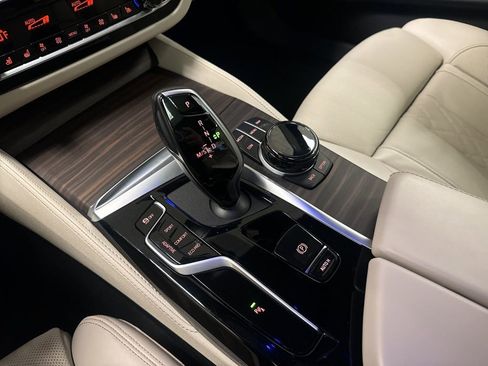 Used 2021 BMW M550i xDrive w/ Executive Package image 11